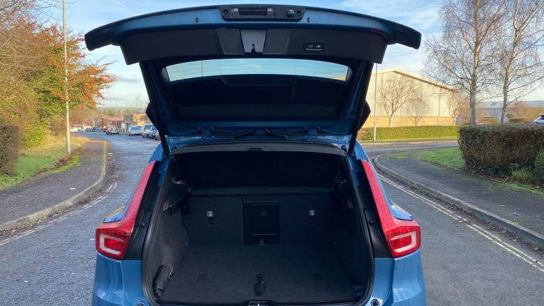 Volvo XC40 2.0 B4P Ultra Dark 5dr Auto Petrol Estate